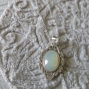 STUNNING VINTAGE NECKLACE